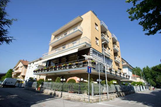 רימיני Hotel Luca מראה חיצוני תמונה