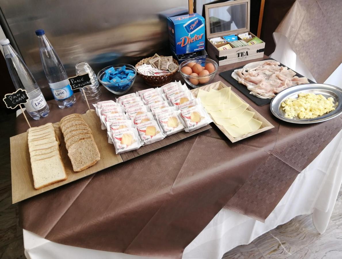 רימיני Hotel Luca מראה חיצוני תמונה