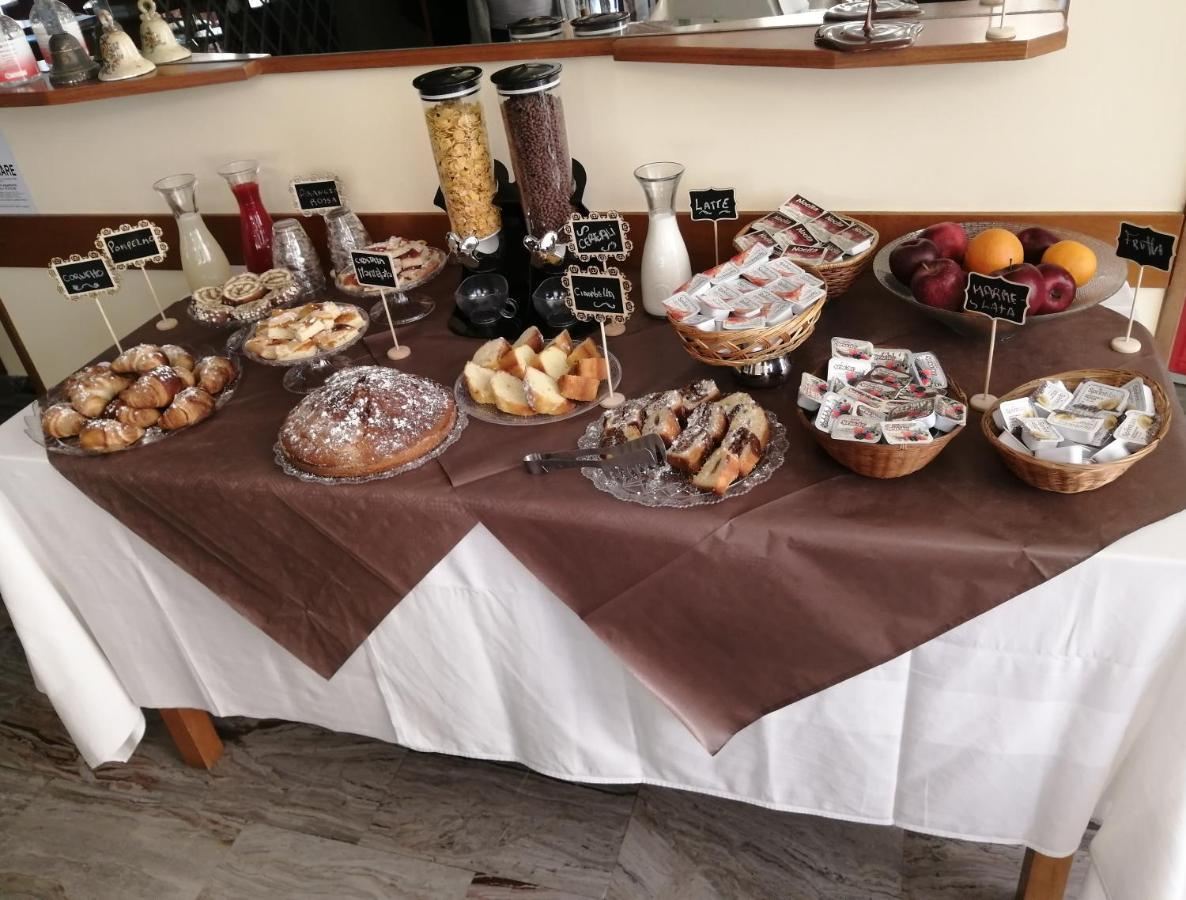 רימיני Hotel Luca מראה חיצוני תמונה