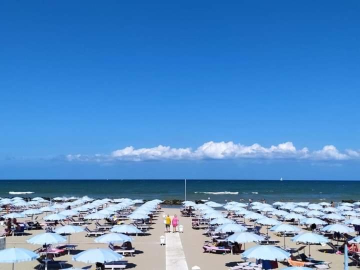 רימיני Hotel Luca מראה חיצוני תמונה