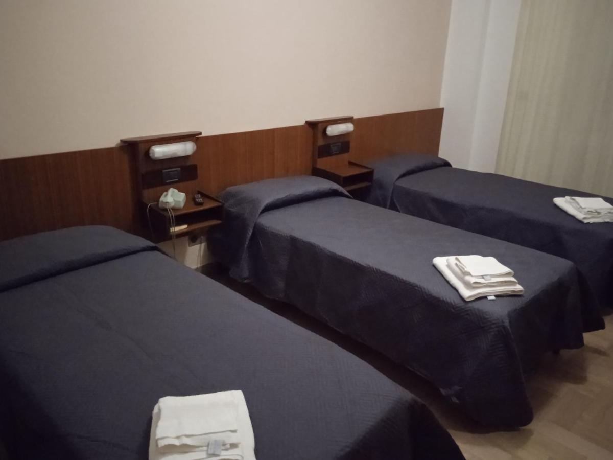 רימיני Hotel Luca מראה חיצוני תמונה