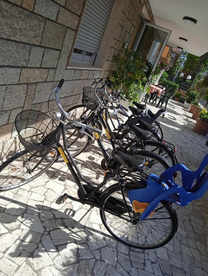 רימיני Hotel Luca מראה חיצוני תמונה