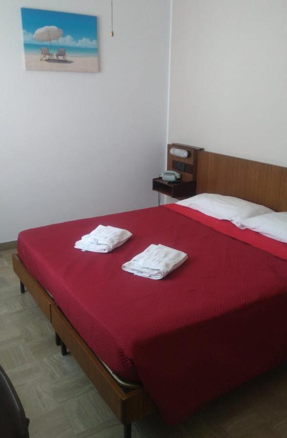 רימיני Hotel Luca מראה חיצוני תמונה