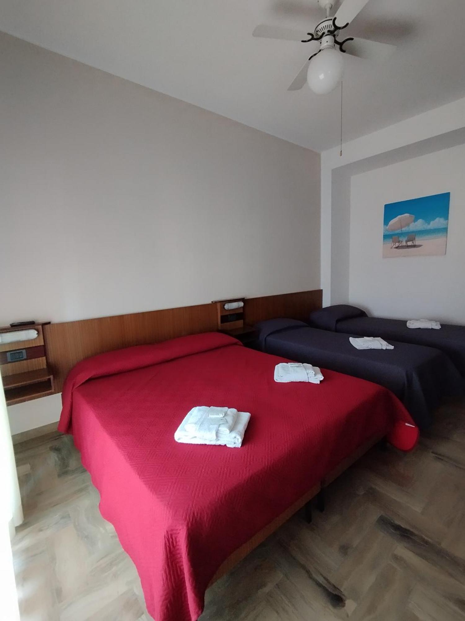 רימיני Hotel Luca מראה חיצוני תמונה