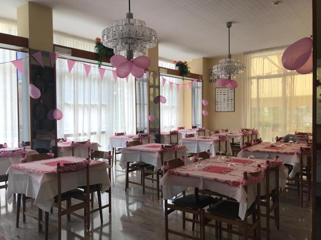 רימיני Hotel Luca מראה חיצוני תמונה