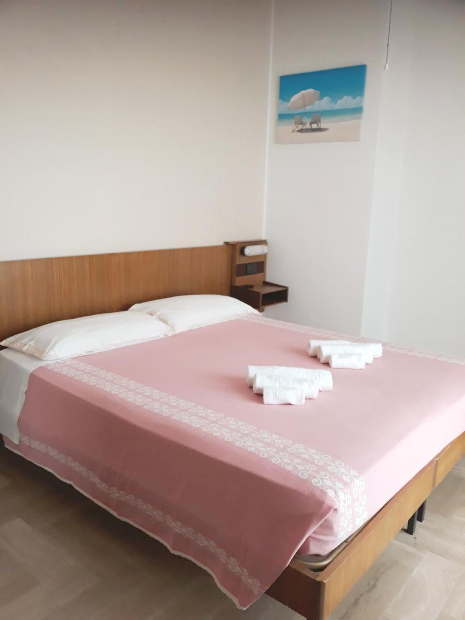 רימיני Hotel Luca מראה חיצוני תמונה