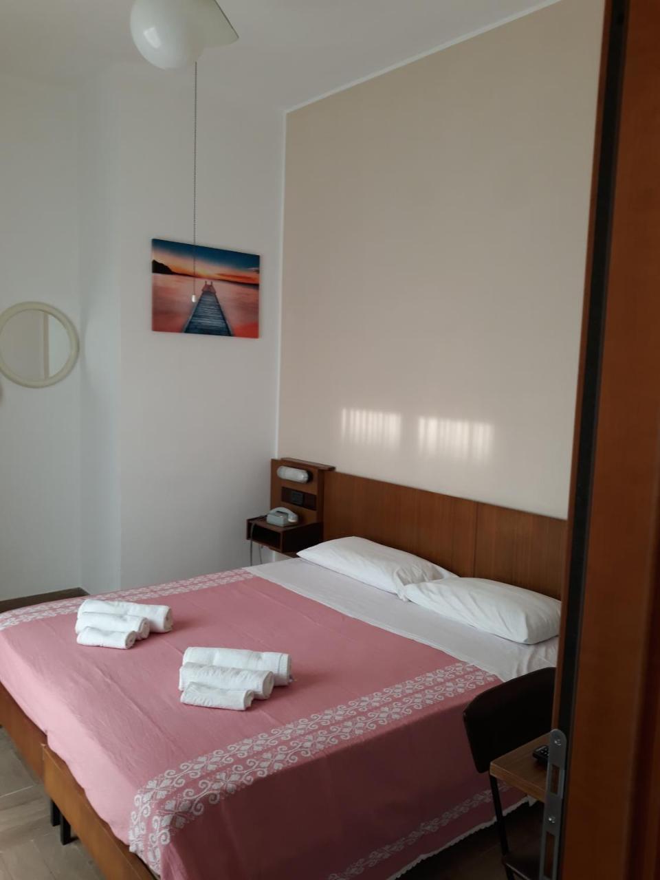 רימיני Hotel Luca מראה חיצוני תמונה
